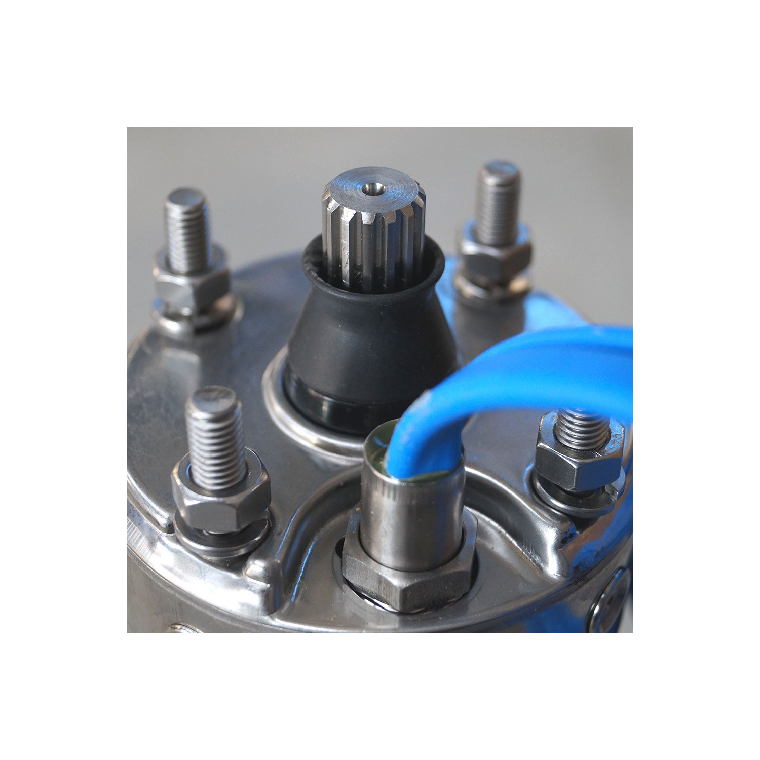 Pompe immergée triphasée 4" - 4kW/5.5cv - gros débit